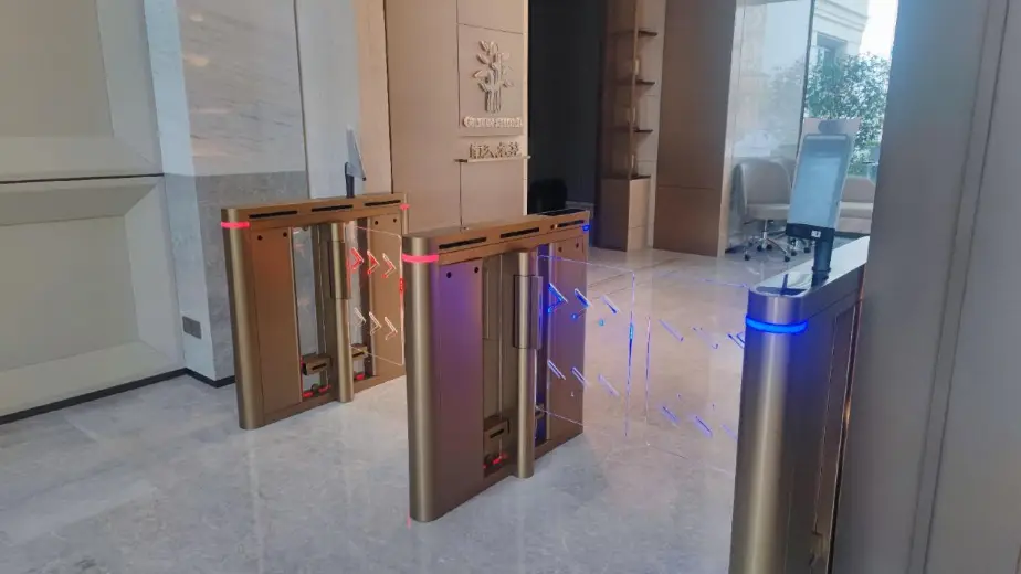 کۆنتڕۆڵی چوونە ژورەوەی ناسینەوەی دەموچاو