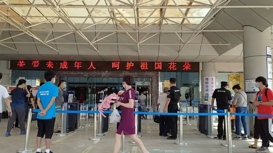 Hospital epidemic prevention gate