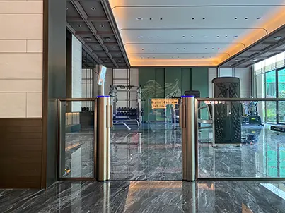 کۆنتڕۆڵی چوونە ژورەوەی ستۆدیۆی لەشجوانی