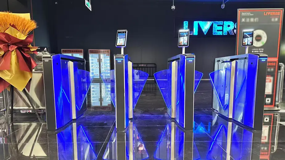 سووڕانەوەی بەربەستی زیرەک لەگەڵ ناسینەوەی دەموچاو